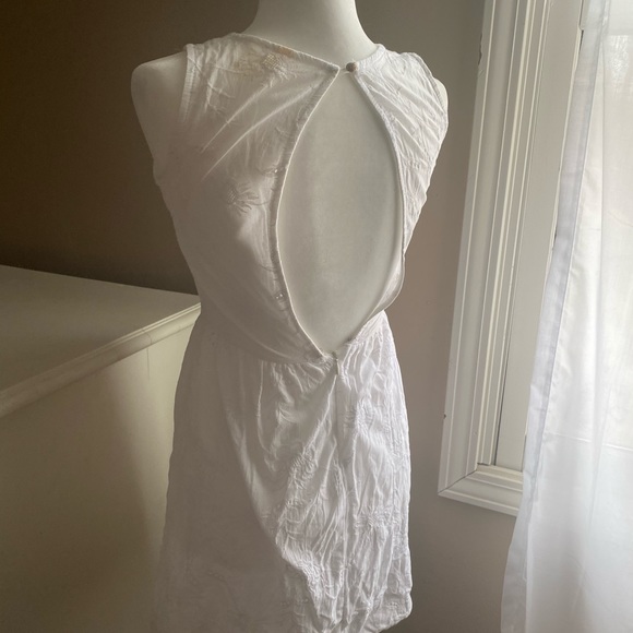 Little white dress! - Picture 2 of 2